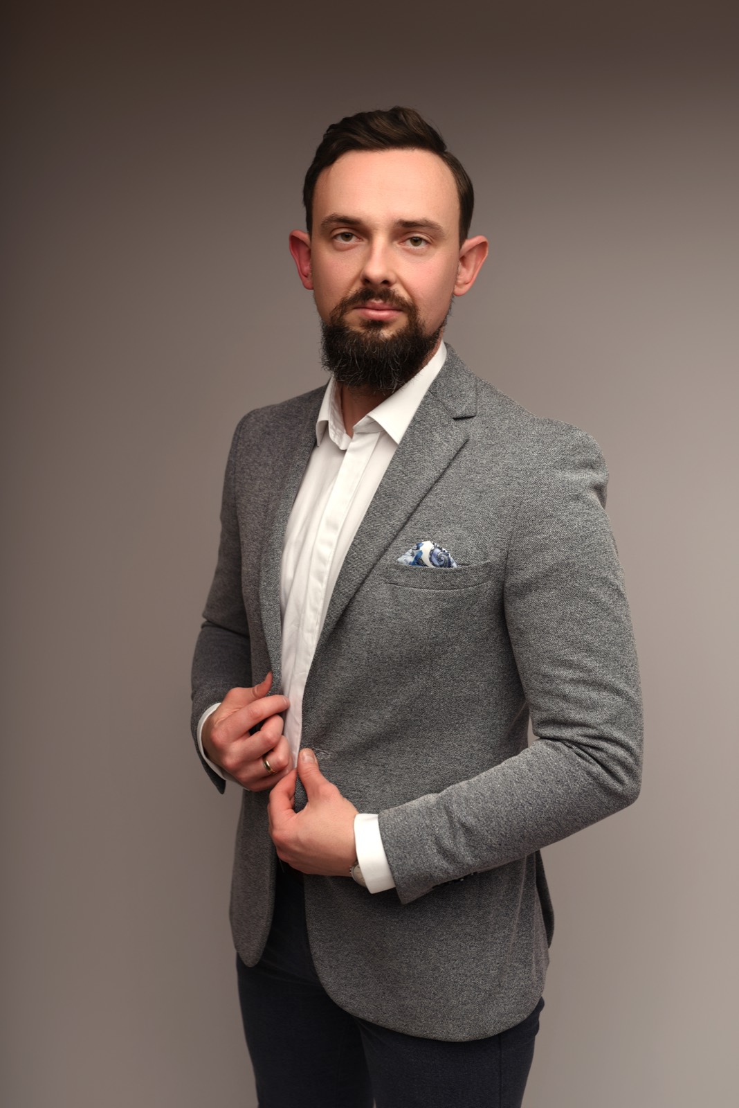 Bartosz Karoń, radca prawny — portret